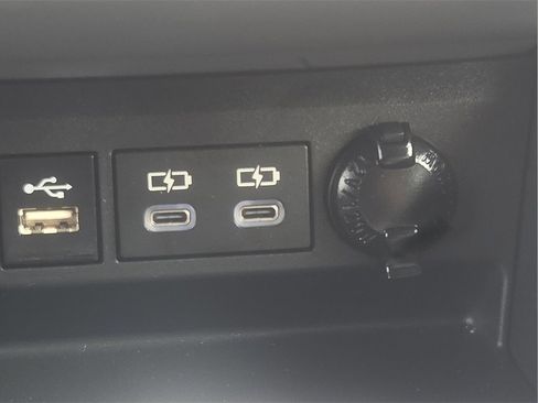 Used 2024 Toyota Highlander Platinum image 12