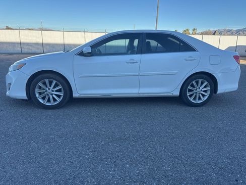 Used 2013 Toyota Camry XLE w/ Leather Pkg image 2