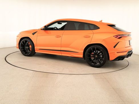 Used 2022 Lamborghini Urus image 3