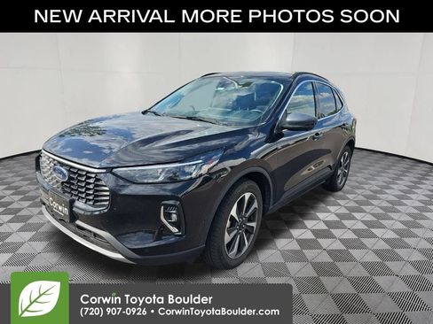 Used 2023 Ford Escape Platinum w/ Premium Technology Package AWD/4WD image 3