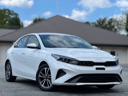 Used 2024 Kia Forte LXS FWD image 3