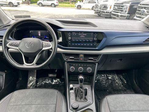 Used 2022 Volkswagen Taos SE w/ Panoramic Sunroof Package AWD/4WD image 6