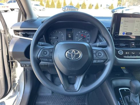 Used 2025 Toyota Corolla LE image 17