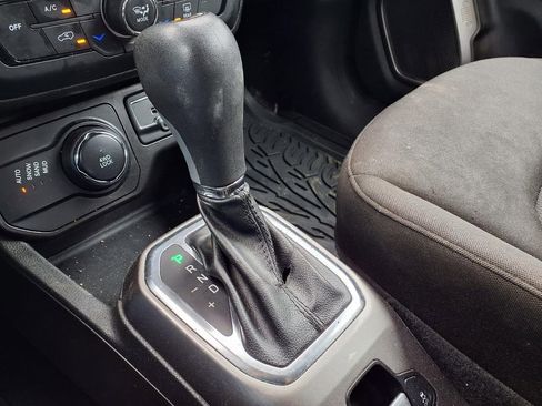 Used 2022 Jeep Renegade Sport AWD/4WD image 25