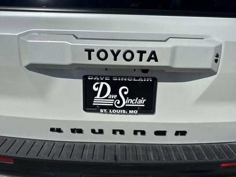 Used 2025 Toyota 4Runner Limited AWD/4WD image 31