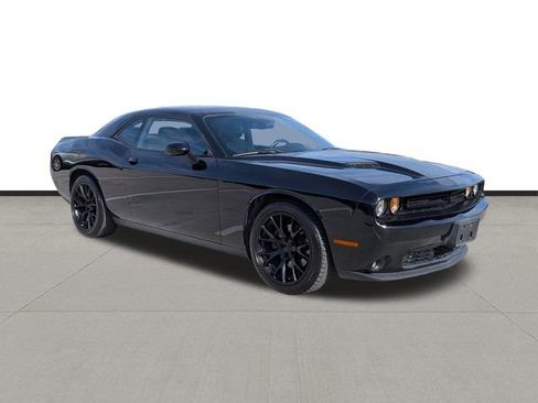 Used 2016 Dodge Challenger SXT Plus image 3