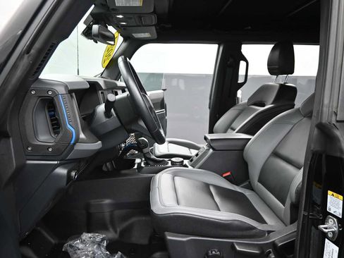 Used 2024 Ford Bronco Black Diamond w/ Sasquatch Package AWD/4WD image 15
