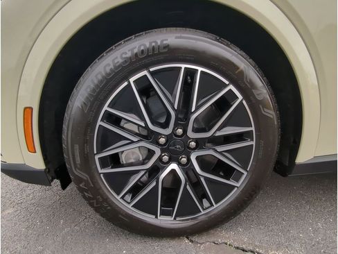 Used 2025 Ford Mustang Mach-E Premium image 10