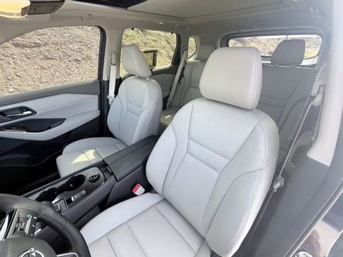 Certified 2025 Nissan Rogue SL w/ SL Premium Package image 22