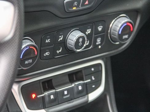 Used 2022 GMC Terrain SLE w/ Driver Convenience Package image 20