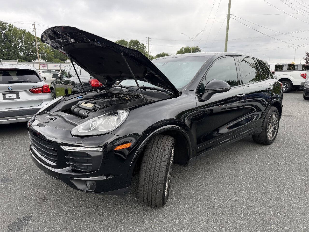 Used 2017 Porsche Cayenne Platinum Edition AWD/4WD image 24