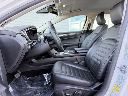 Used 2018 Ford Fusion SE w/ Equipment Group 602A FWD image 14