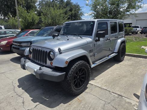 Used 2013 Jeep Wrangler Unlimited Sahara w/ Dual Top Group AWD/4WD image 3