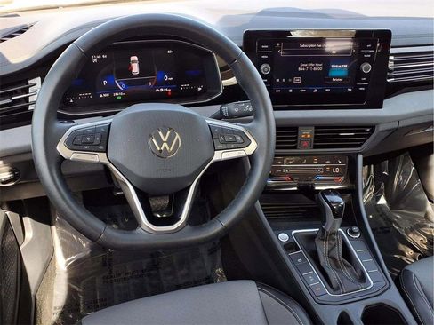 Used 2025 Volkswagen Jetta SE image 12