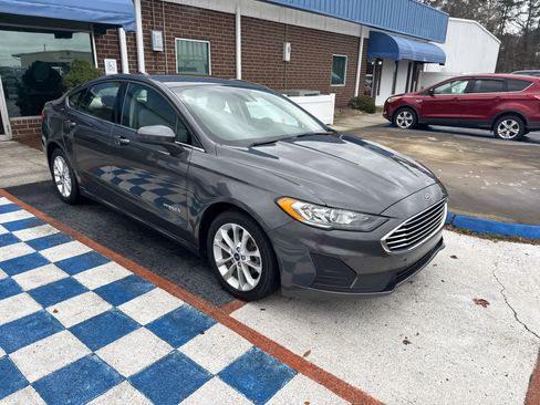 Used 2019 Ford Fusion SE image 24