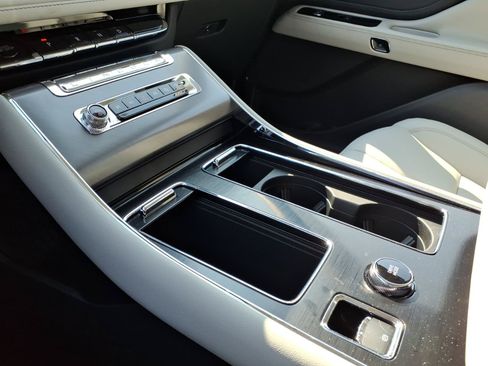 New 2026 Lincoln Aviator AWD image 17