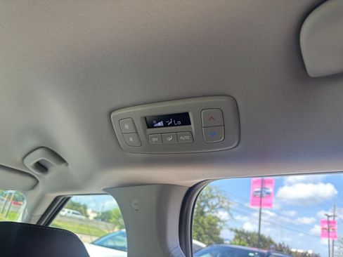 Used 2026 Kia Carnival FWD image 24