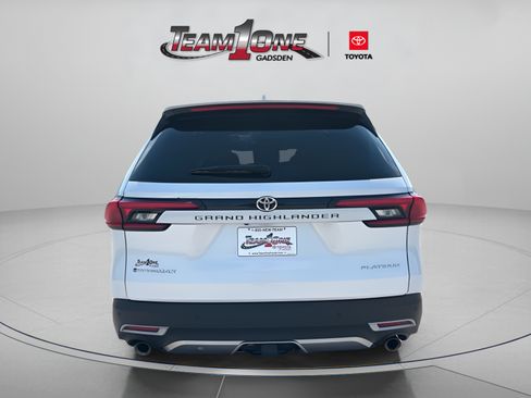 Used 2024 Toyota Grand Highlander AWD Hybrid image 6