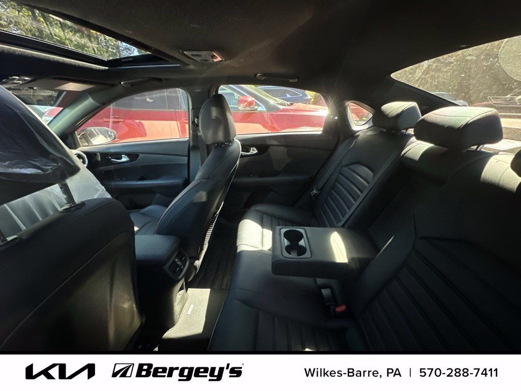Used 2024 Kia Forte GT w/ GT2 Package FWD image 12