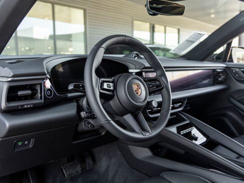 Used 2025 Porsche Macan Electric image 4