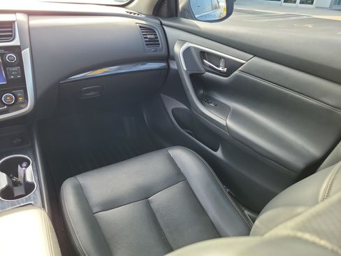 Used 2018 Nissan Altima 2.5 SL w/ 2.5 SL Technology Package FWD image 17