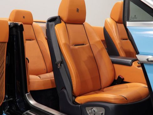 Used 2017 Rolls-Royce Dawn image 34