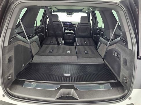 Used 2023 Cadillac Escalade Premium Luxury w/ Performance Package image 16