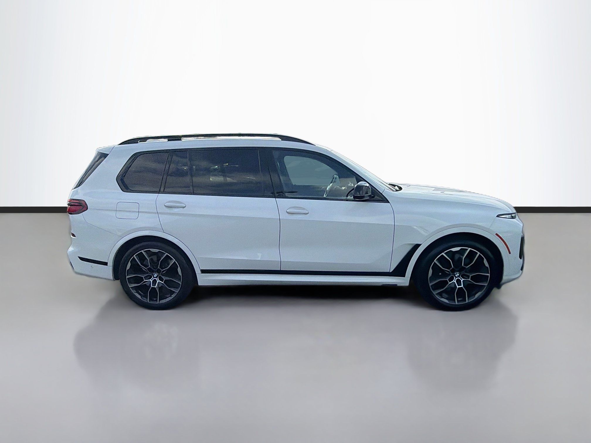 Used 2025 BMW X7 M60i w/ Executive Package AWD/4WD image 4