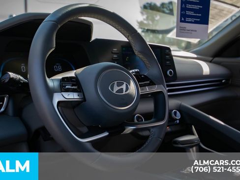 Certified 2025 Hyundai Elantra Sport image 18