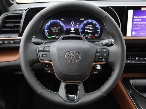 New 2025 Toyota Crown Signia image 14