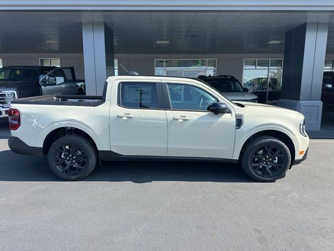 New 2025 Ford Maverick Lariat w/ Black Appearance Package image 7