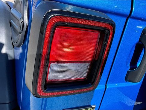 Used 2021 Jeep Wrangler Unlimited Rubicon w/ Cold Weather Group image 24