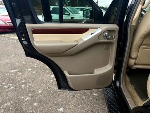 Used 2009 Nissan Pathfinder LE w/ Navigation Pkg image 10