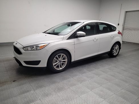 Used 2016 Ford Focus SE FWD image 2