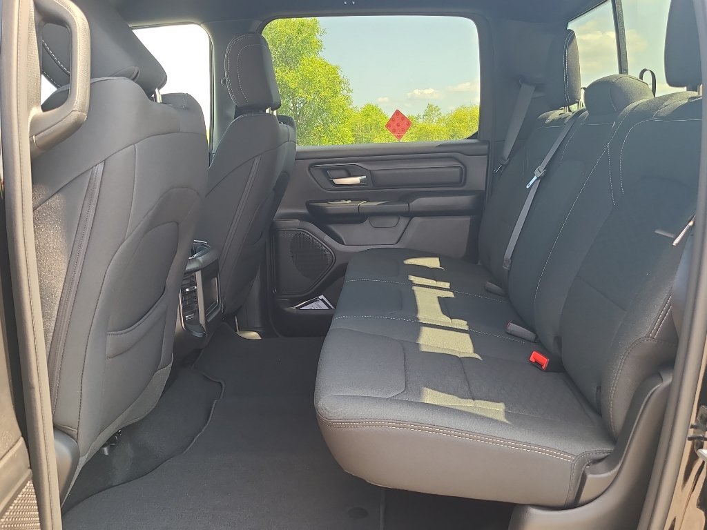 New 2026 RAM 1500 Express AWD/4WD image 33