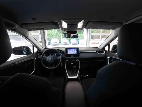 Used 2023 Toyota RAV4 LE AWD/4WD image 19