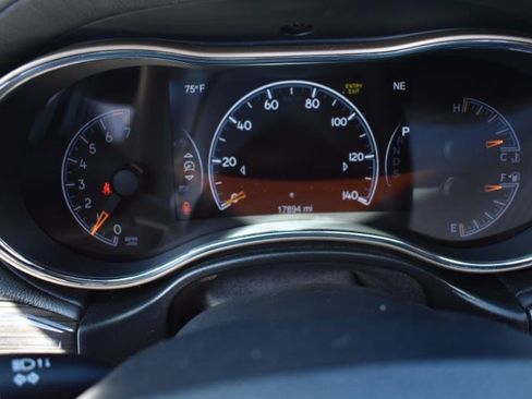 Used 2014 Jeep Grand Cherokee Overland w/ Advanced Technology Group AWD/4WD image 20