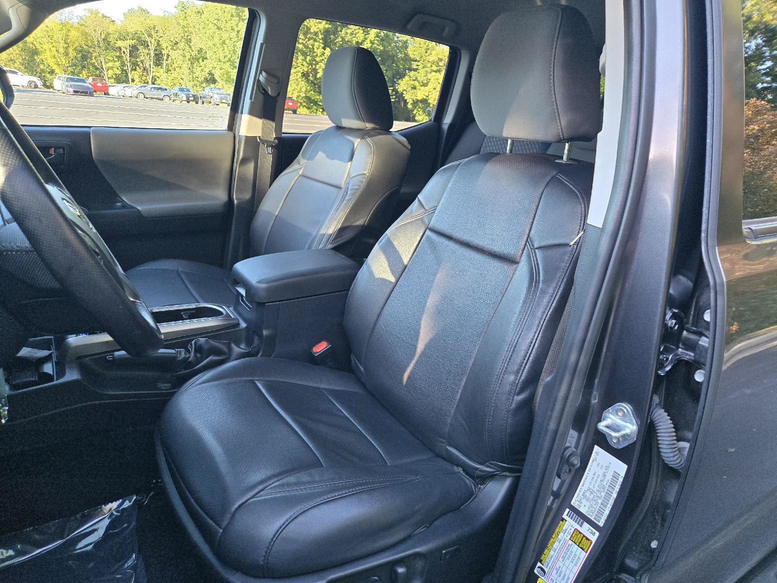 Used 2021 Toyota Tacoma SR5 AWD/4WD image 12