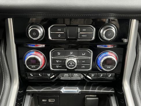 Used 2021 GMC Yukon Denali image 33