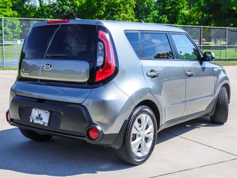 Used 2014 Kia Soul + FWD image 10