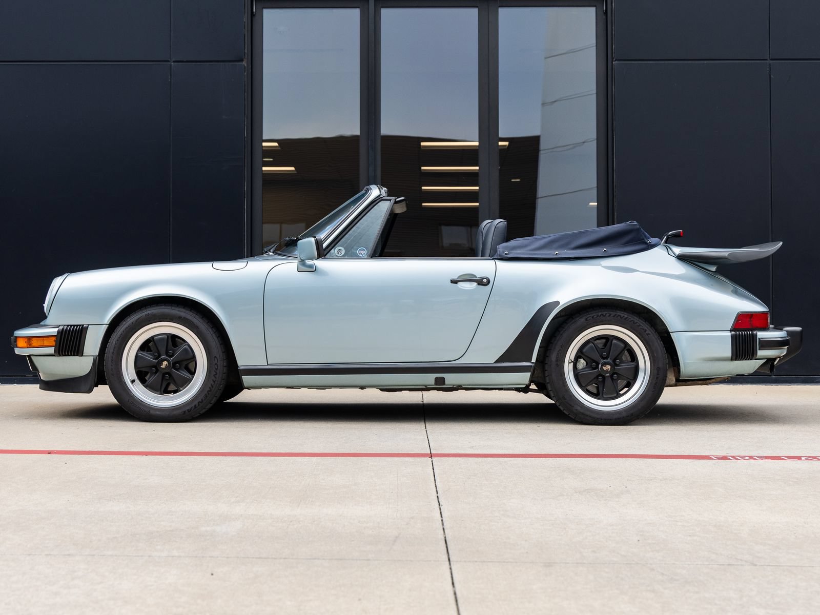 Used 1988 Porsche 911 Carrera RWD image 2
