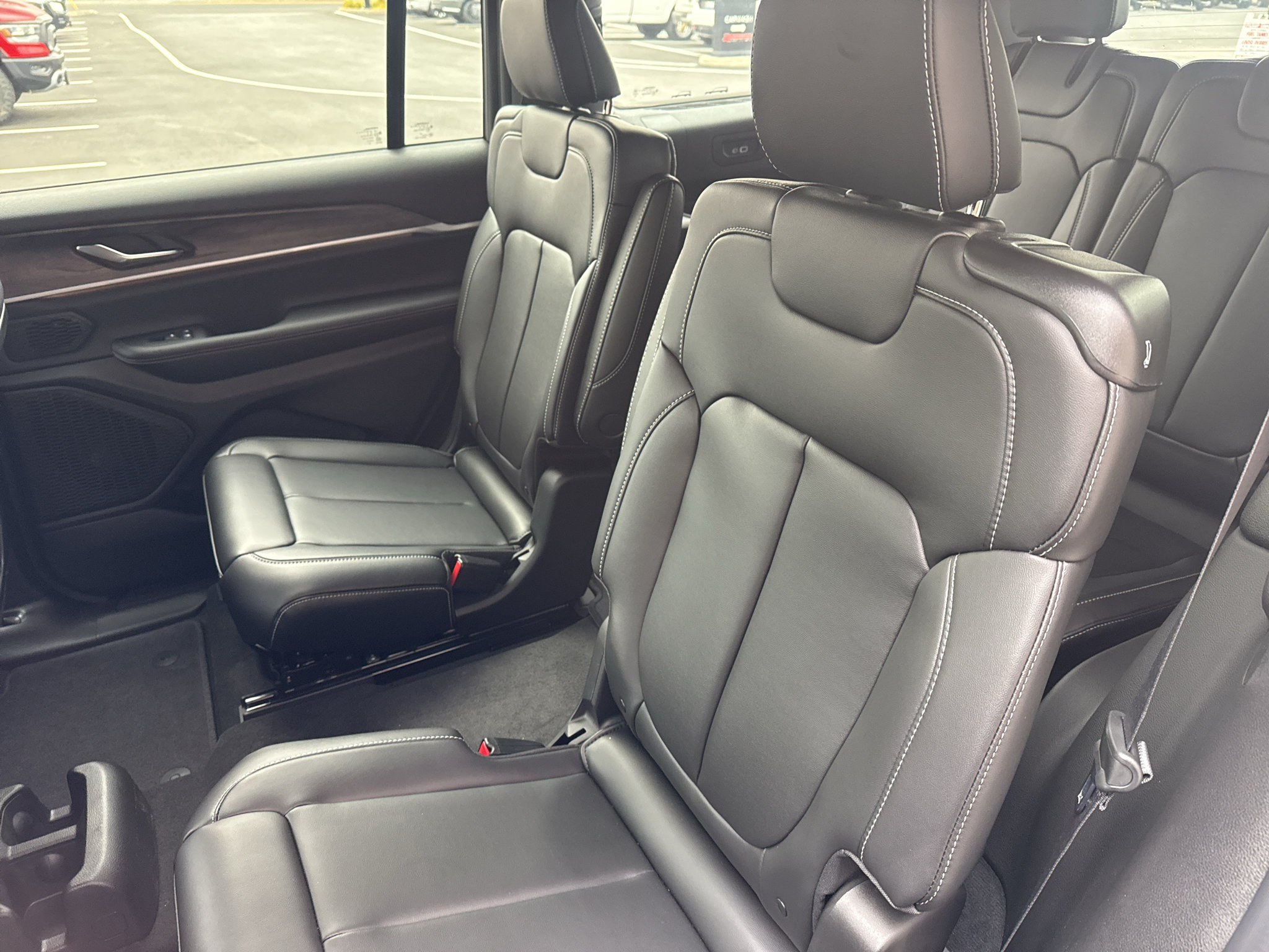 New 2027 Jeep Grand Cherokee L Limited AWD/4WD image 24