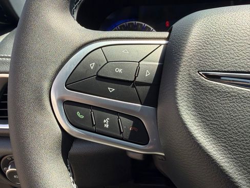 New 2026 Chrysler Pacifica Limited FWD image 18