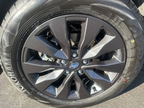 Certified 2025 Subaru Outback Onyx Edition XT image 31