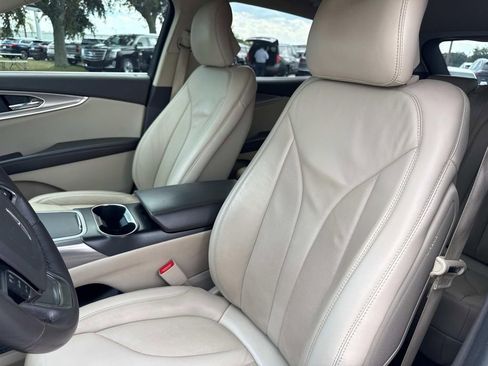 Used 2019 Lincoln Nautilus Select image 21