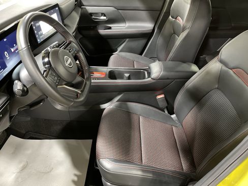 Used 2025 Nissan Kicks SR image 9