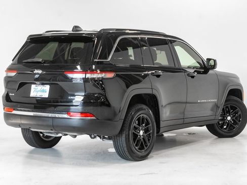 Used 2025 Jeep Grand Cherokee Laredo X w/ Luxury Tech Group I AWD/4WD image 29
