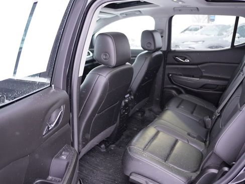 Certified 2023 GMC Acadia SLT w/ Preferred Package image 17