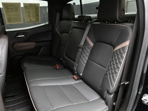 Used 2024 GMC Canyon Denali image 14