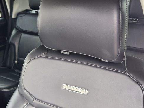 Used 2025 Ford Expedition Platinum AWD/4WD image 16